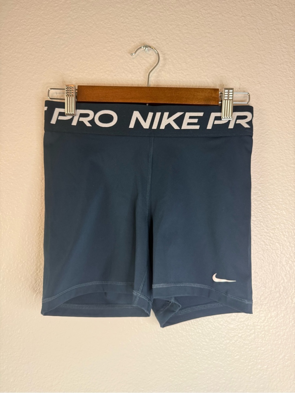 Nike Pro Dri-FIT 5” Compression Shorts Navy Blue Women’s Medium